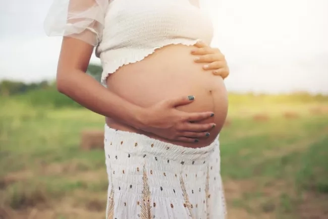 Pregnant mom holding her belly