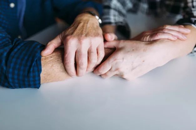 older-couple-holding-hands